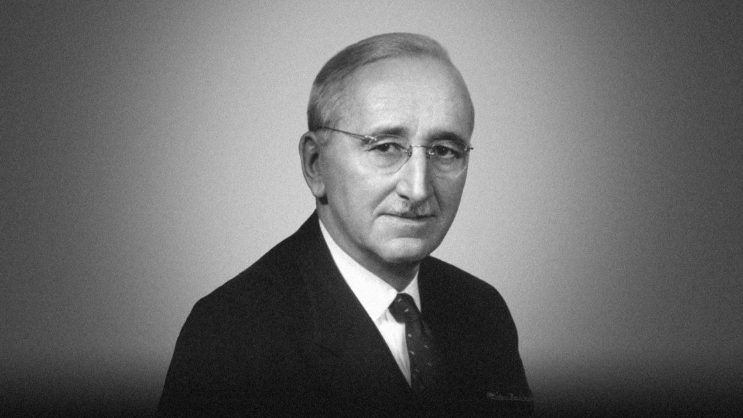 038 Friederich Hayek