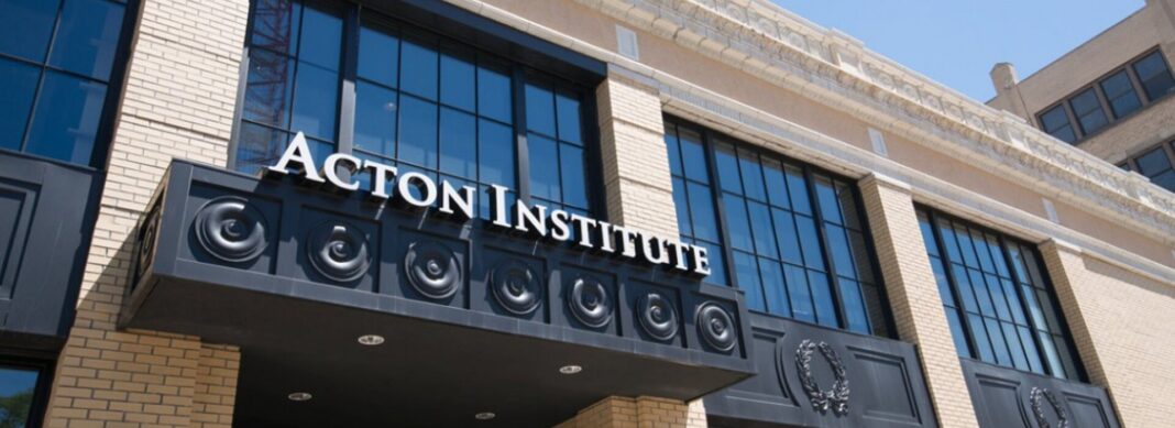 121 Bolsa para Acton University