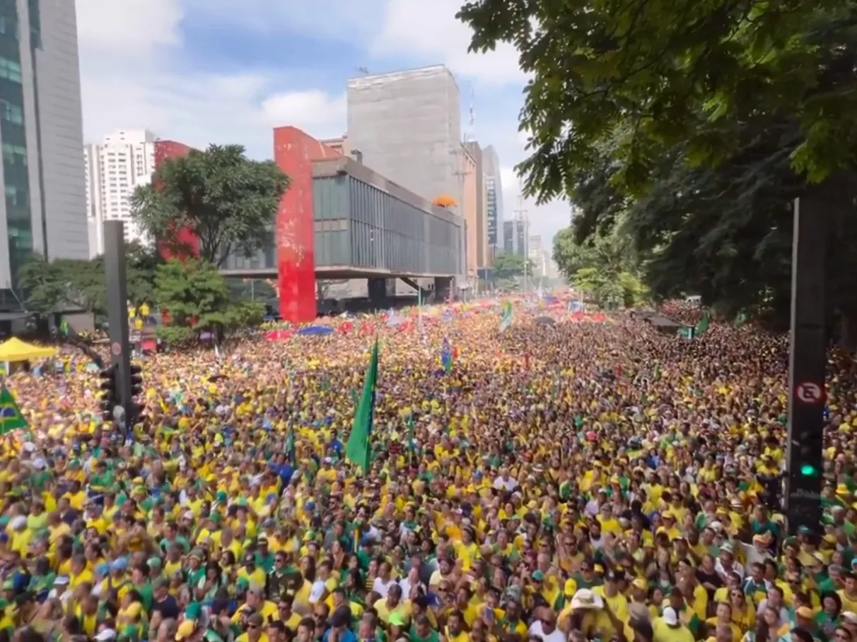 Foto notícia - Liberdade! Abre as asas sobre nós!